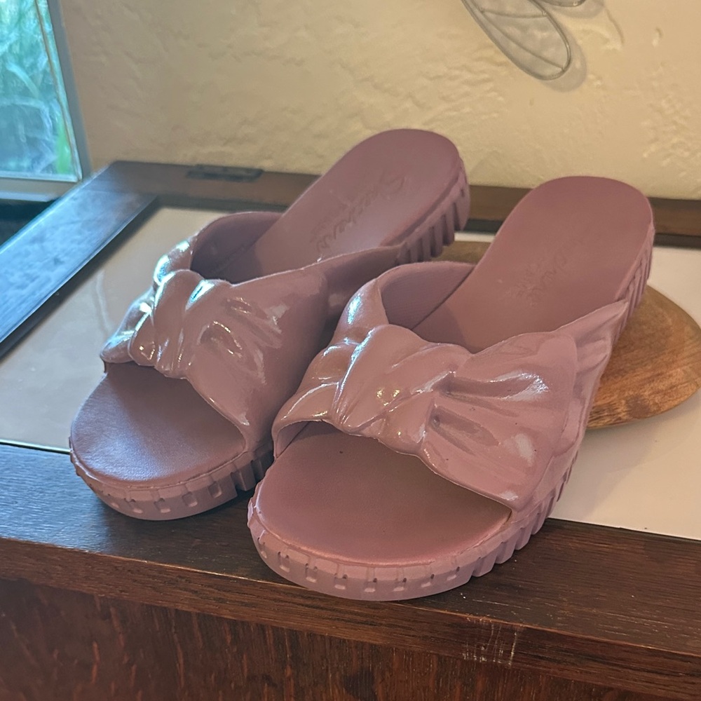 Skechers Mauve Slide Sandals